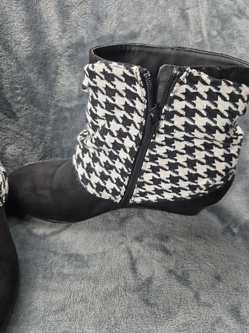 Comfortwiew Inez Bootie Short Ankle Winter Suede Shoes White& Black Size 11